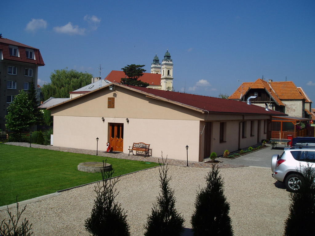 Penzion U Vlku Valtice Exterior foto
