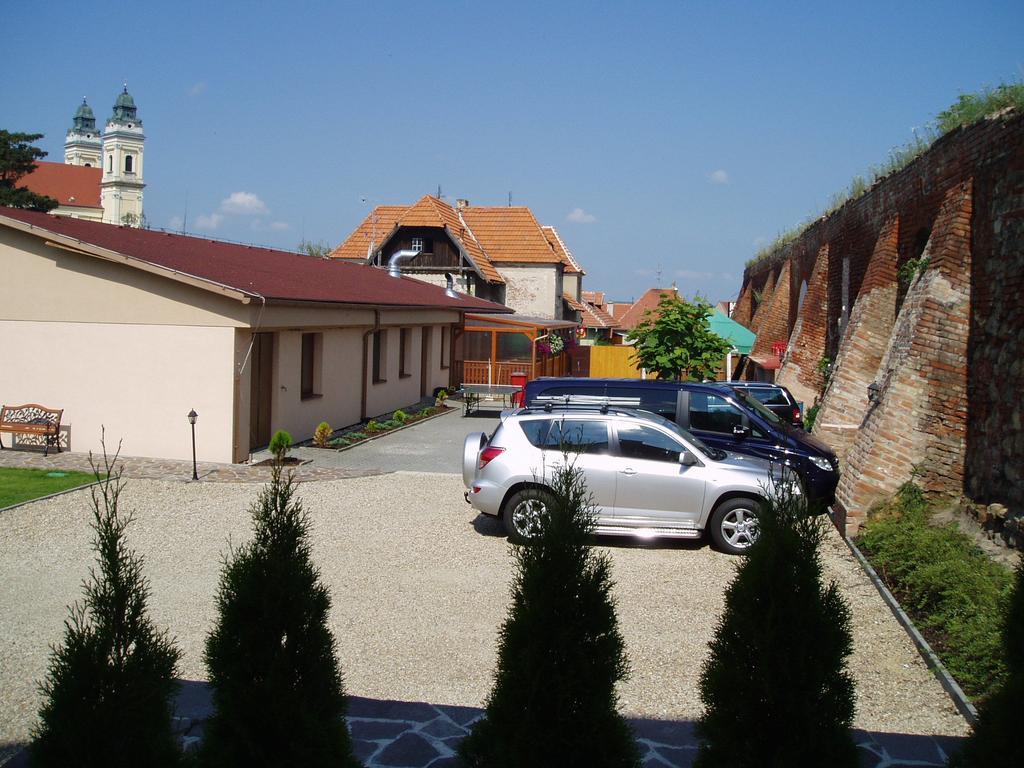 Penzion U Vlku Valtice Exterior foto
