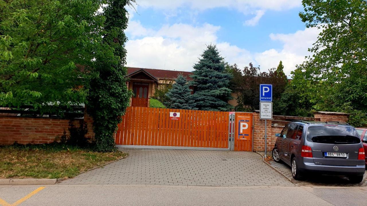 Penzion U Vlku Valtice Exterior foto