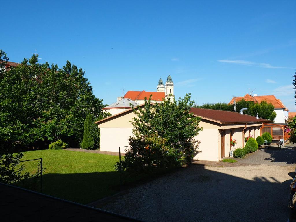 Penzion U Vlku Valtice Exterior foto