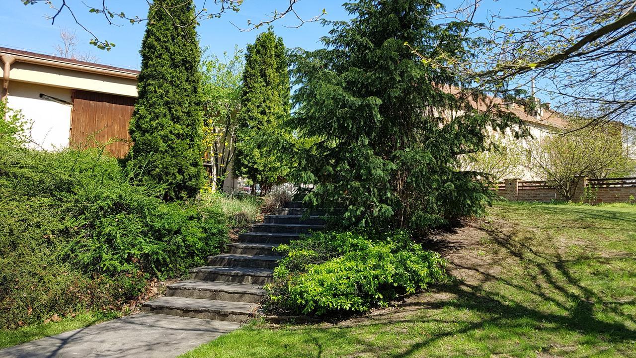 Penzion U Vlku Valtice Exterior foto
